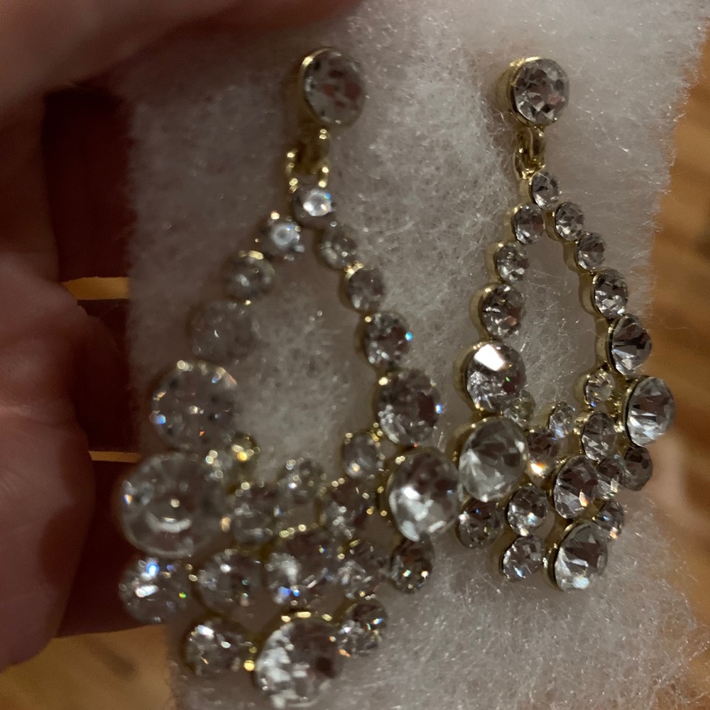 Gorgeous sparkly earrings NEW - Picture 2 of 3